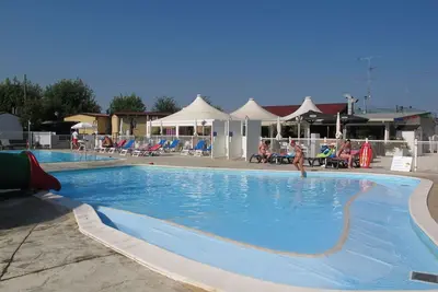 Image de Appartement dans une maison de vacances avec piscine, Wifi, climatisation, terrasse, animaux admis