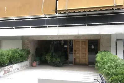 Image de Peut accueillir 6 personnes au centre de n'importe où