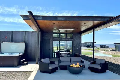 Image de CaveB Lake House - come for concerts, or a relaxing get away in the sunshine