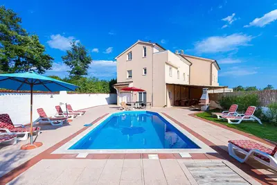 Image de Magnifique maison de 8 chambres à Cere