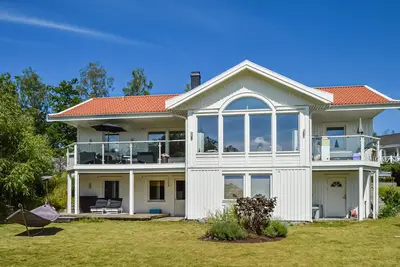 Image de Maison confortable de 4 chambres à.