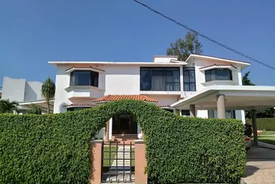 Image de Amplia casa con alberca. Idéal para vacaciones con toda la familia.