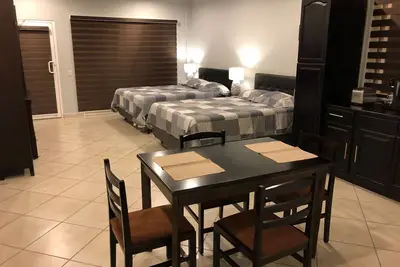 Image de Studio spacieux. Immeuble sécurisé et calme avec garage sur place