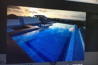 Image de Vue Imprenable Sur Le Toit! Spacieux, 2/2 Bdrm Paradis De Luxe!