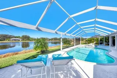 Image de Villa neuve au bord du lac dans une nature magnifique