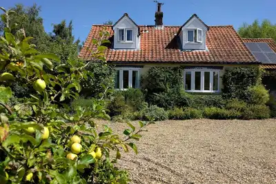 Image de Cottage détaché paisible à 15 minutes à pied de la mer