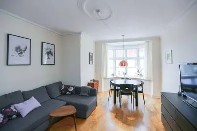Appartement spacieux et lumineux avec balcon pouvant accueillir jusqu'à 4 personnes