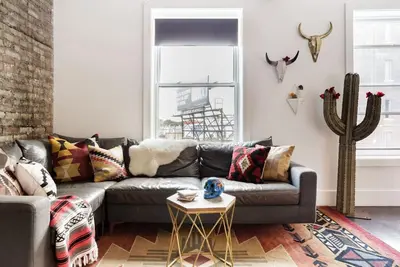 Image de El Motel Tres Penthouse in Logan Square that sleeps 12 + grill & backyard patio