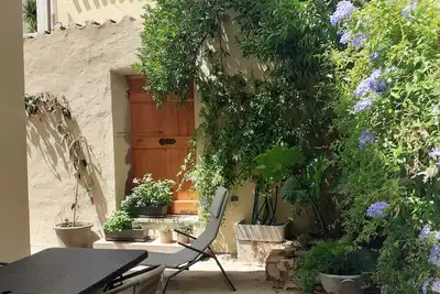 Image de Ancienne maison de village à quelques minutes de la mer - Maison ancienne dans le village