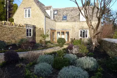 Image de Charmant cottage en pierre des Cotswolds avec 3 grandes chambres en suite et un joli jardin