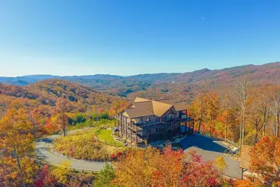 Image de \"Vie surélevée\" - Tout neuf, 5 chambres, 4 salles de bain cabine de luxe avec 360 vues!