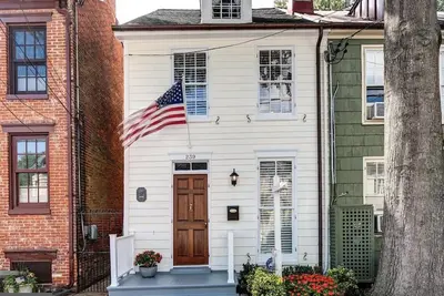 Image de Nouvelle liste! Marcher jusqu'à Usna / Capitol / Downtown