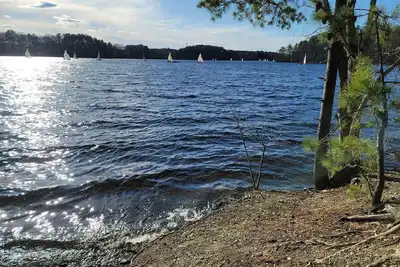 Image de Refuge au bord du lac avec salle de jeux et de nombreux avantages gratuits