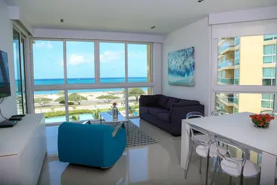 Image de Ne vous inquiétez pas et profitez de la plage en famille avec ce condo avec vue sur l'océan. Bleu-421