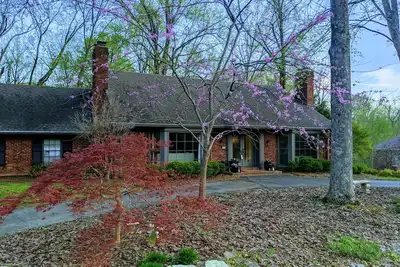 Image de Beautiful Hunting Creek Neighborhood Derby Rental, sleeps 12 ppl