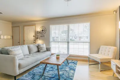 Image de 0. 7 miles à Ou stade de football