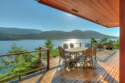 Image de Waterfront! - Incredible views; Private rocky beach; Gourmet Kitchen; Spa/Sauna