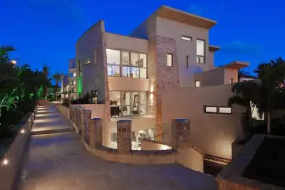 Image de Huge Villa in Hertzlya Pituach (15 min from Tlv)
