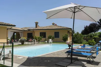 Image de Merveilleuse maison de vacances privée avec climatisation, Wifi, piscine privée, patio et parking