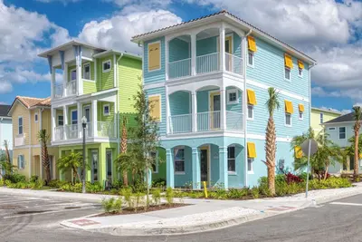 Image de Du plaisir au Sun Cottage! Nouveau sur Vrbo / Ha! Nettoyage quotidien + commodités de l'hôtel + navette gratuite