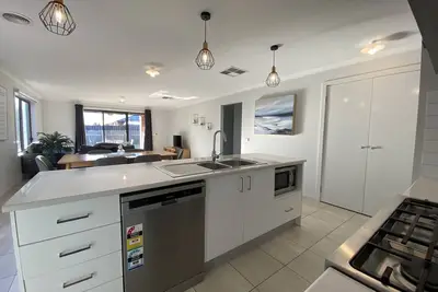 Image de Modern 4-Bedroom Home, Near Playground, Lake & Nature Trails, Minutes to Bendigo