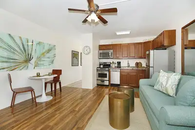 Image de Un pâté de maisons de la célèbre plage de Waikiki!