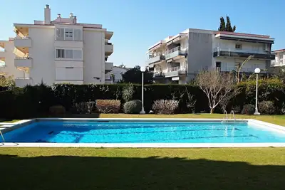 Image de Appartement climatisé avec piscine à côté de la plage!