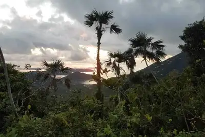 Image de Central: à proximité des plages de transpertation publiques et des sentiers du parc national