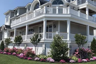 Image de 1/2 bloc de la plage, de superbes vues à 110 degrés abondent! ! ! Tellement Plus! ! !