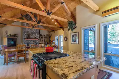 Image de Sunriver Home w/ 2 Master Suites, 4 Bd, 3 Ba, 10 Sharc Passes, Bikes
