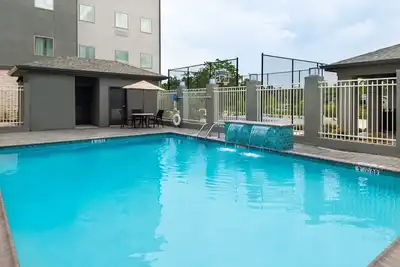 Image de Petit déjeuner gratuit. Piscine extérieure. Gym. Centre d'affaires.