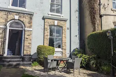 Spacious, Comfortable Georgian 4 brd Home, Headingly Stadium, Leeds Uni & Arena.