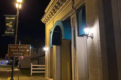 Image de Historic Bank Building on the Elroy-Sparta State Trail