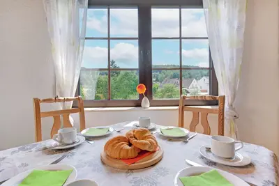 Image de 8 chambres avec auberge