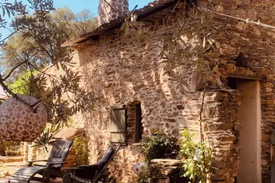 Image de Provence confidentielle, une bergerie en coeur de nature sauvage.