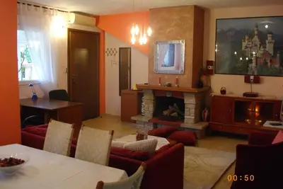 Image de Entier Independent Ap / Nt \"Sweet Home\" inThes / niki. Cheminée, A / C, Bbq, Jardin, Parking