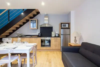 Image de Duplex rénové 2 chambres avec wifi, cuisine équipée et local ski, en centre-ville de Cauterets