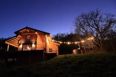 Image de Gîte insolite en bois brut avec Bain Nordique = nature et déconnexion