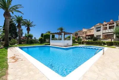 Image de Appartement avec Piscine, Climat et Parking · Uhc Vistamar