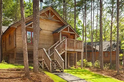 Image de Cabine de 2 chambres au cœur du bain à remous et de la piscine de la vallée de Shenandoah