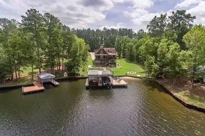Image de Belle maison au bord du lac