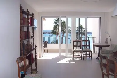Appartement avec terrasse en bord de mer