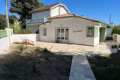 Image de Les Myrtilles, Superbe villa rénovée idéalement située à 2 pas de la mer