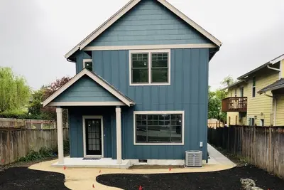 Image de Newer Construction 5 Bd/ 3. 5 Ba  4 blocks from Hayward Field