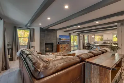 Image de Maison de 5 chambres, à quelques minutes du paradis et du lac Tahoe (Sl196)
