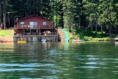 Image de Lakehome w/Huge Slide into lake, ski, tube, fish swim & near ski & snowmobiling