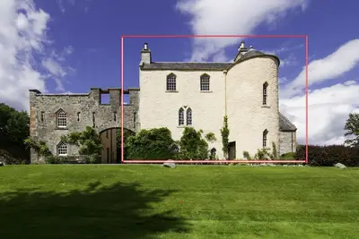Image de Château écossais du 16ème siècle dans le parc national des Trossachs près de Loch Lomond