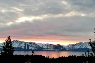 Image de Maison de ville améliorée avec une vue imprenable sur le lac Tahoe