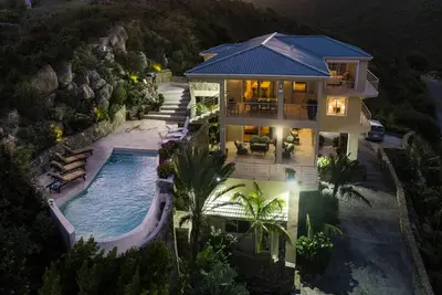 Image de Villa Bougainvillea avec ascenseur, salle de gym et hammam