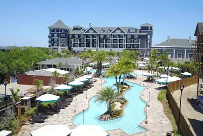 Image de Accès à la plage privée + piscine avec rivière lente | Condo de luxe avec vue grandiose